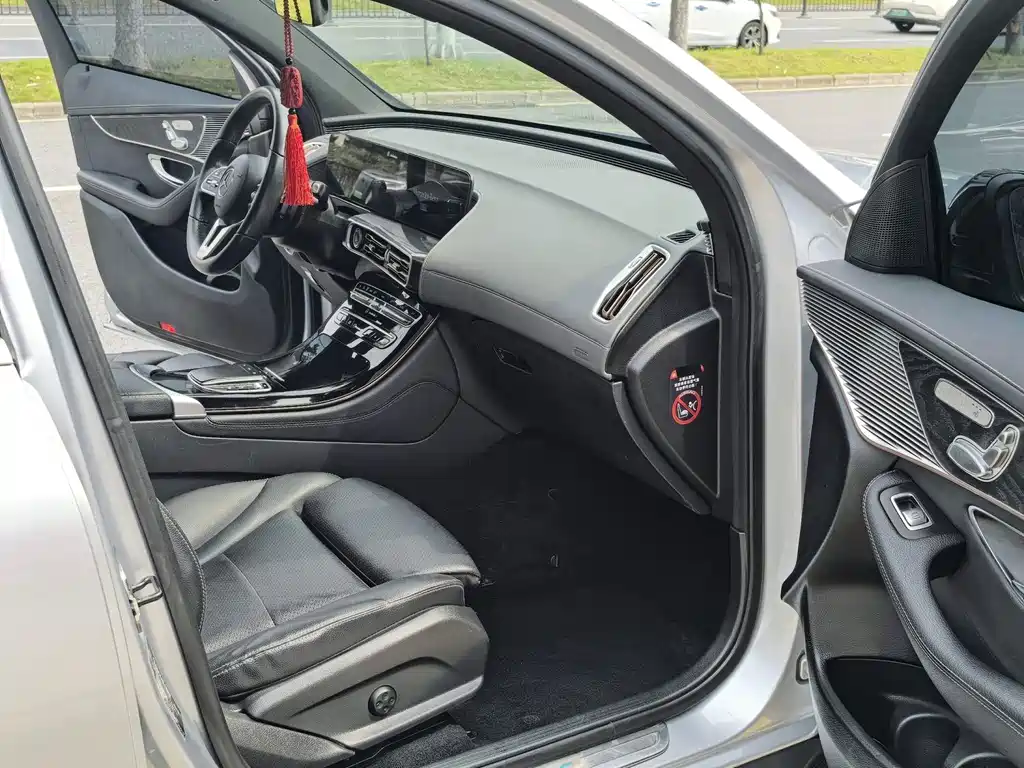 Mercedes-Benz EQC — миниатюра 9
