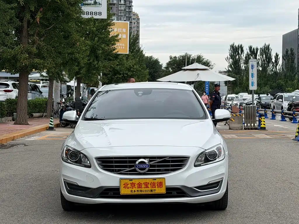 Volvo S60 — миниатюра 2