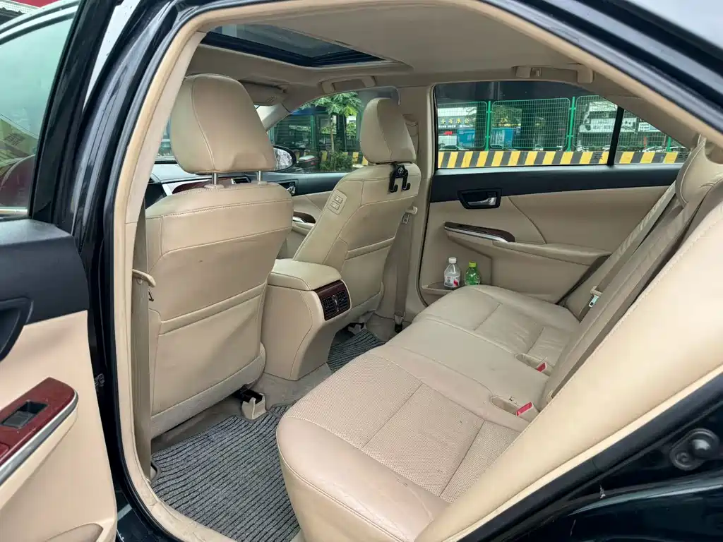 Toyota Camry — миниатюра 5