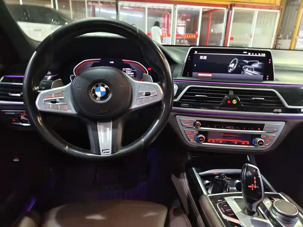 BMW 7 Series — миниатюра 8