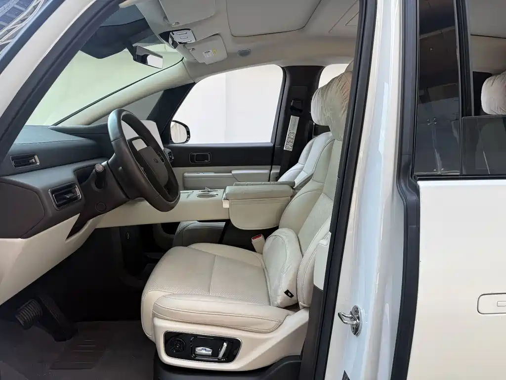 Li Auto Li MEGA — миниатюра 10