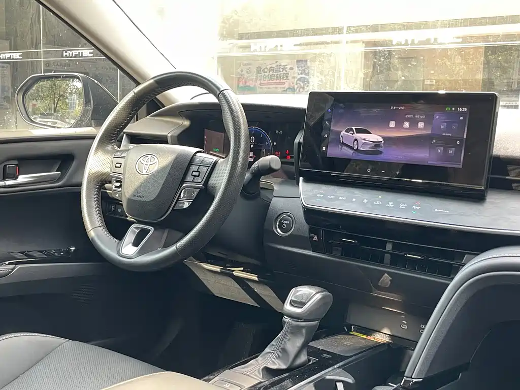 Toyota Camry — миниатюра 8