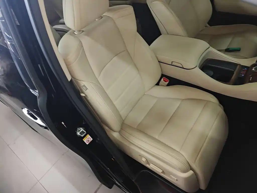 Toyota Alphard — миниатюра 25