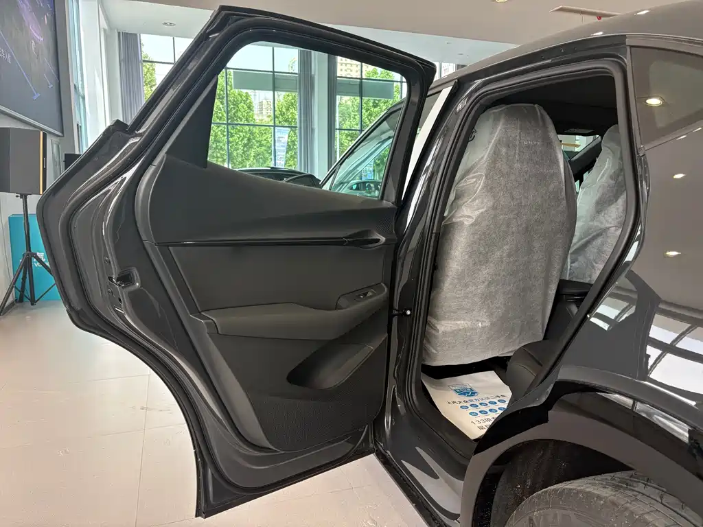 Volkswagen 06 2025 Pure