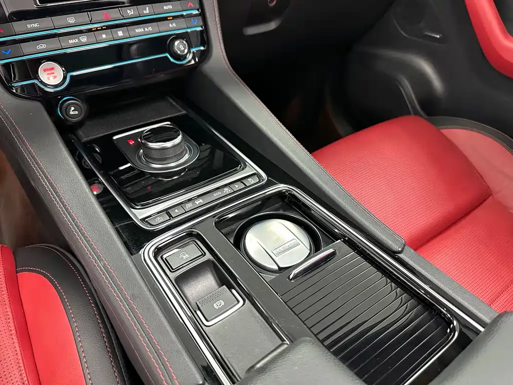 Jaguar F-PACE — миниатюра 22