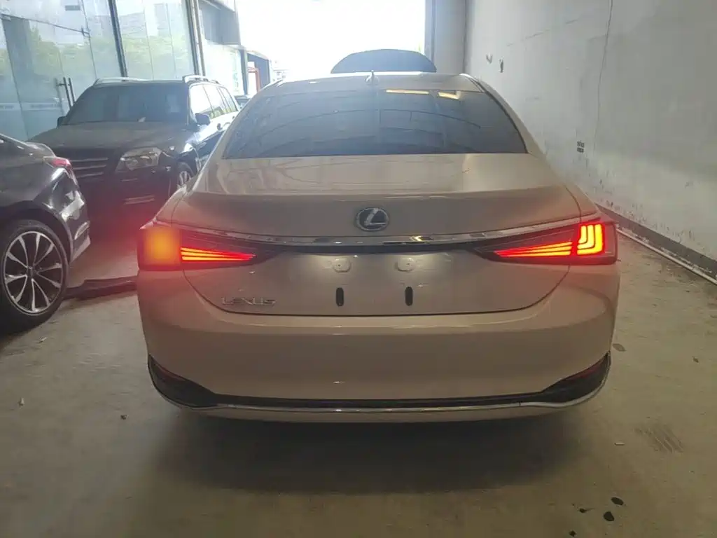 Lexus ES — миниатюра 6
