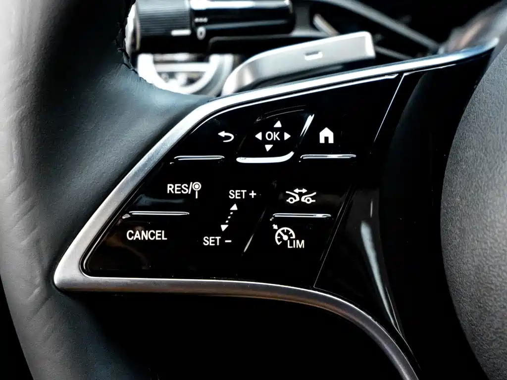 Mercedes-Benz E-Class — миниатюра 17