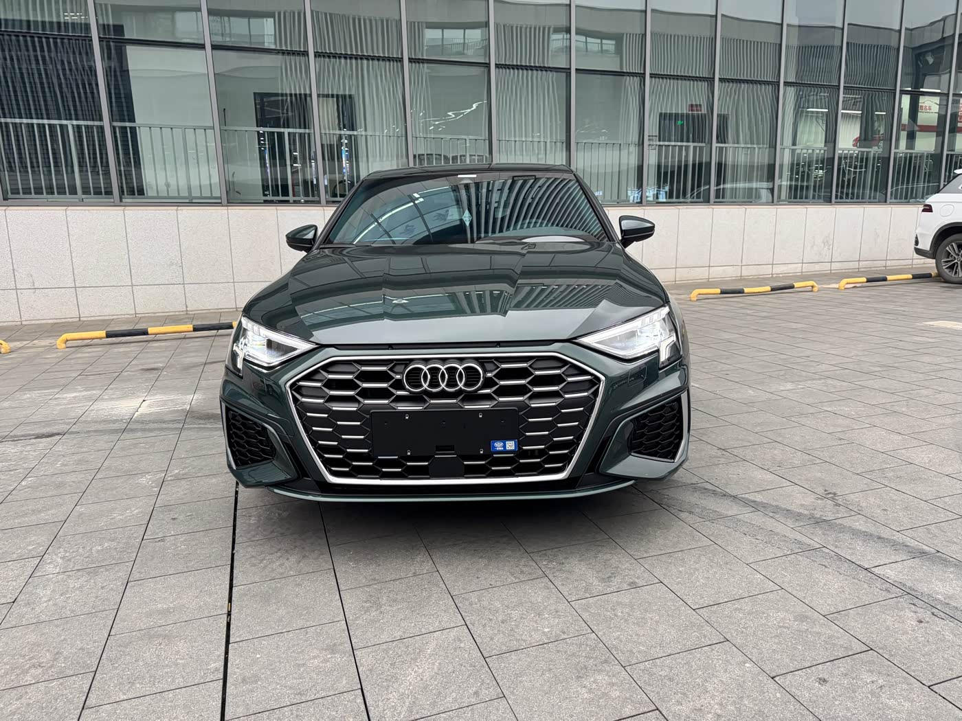 Audi A3 1.4 л 2023 г. Зелёный, пробег 13700 км