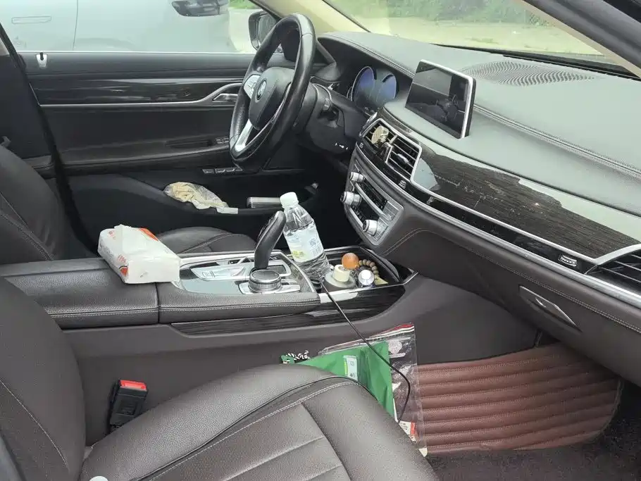 BMW 7 Series — миниатюра 8