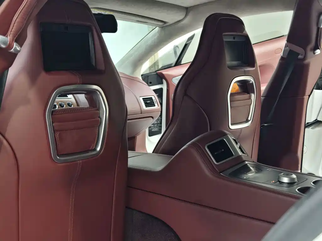 Aston Martin Rapide — миниатюра 16