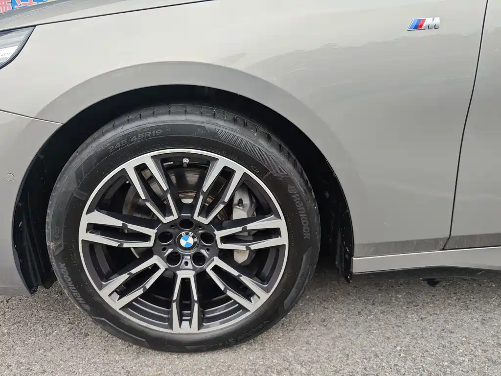 BMW 5 Series — миниатюра 8