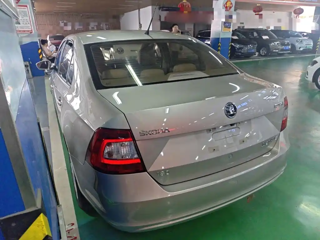 Skoda Rapid — миниатюра 5