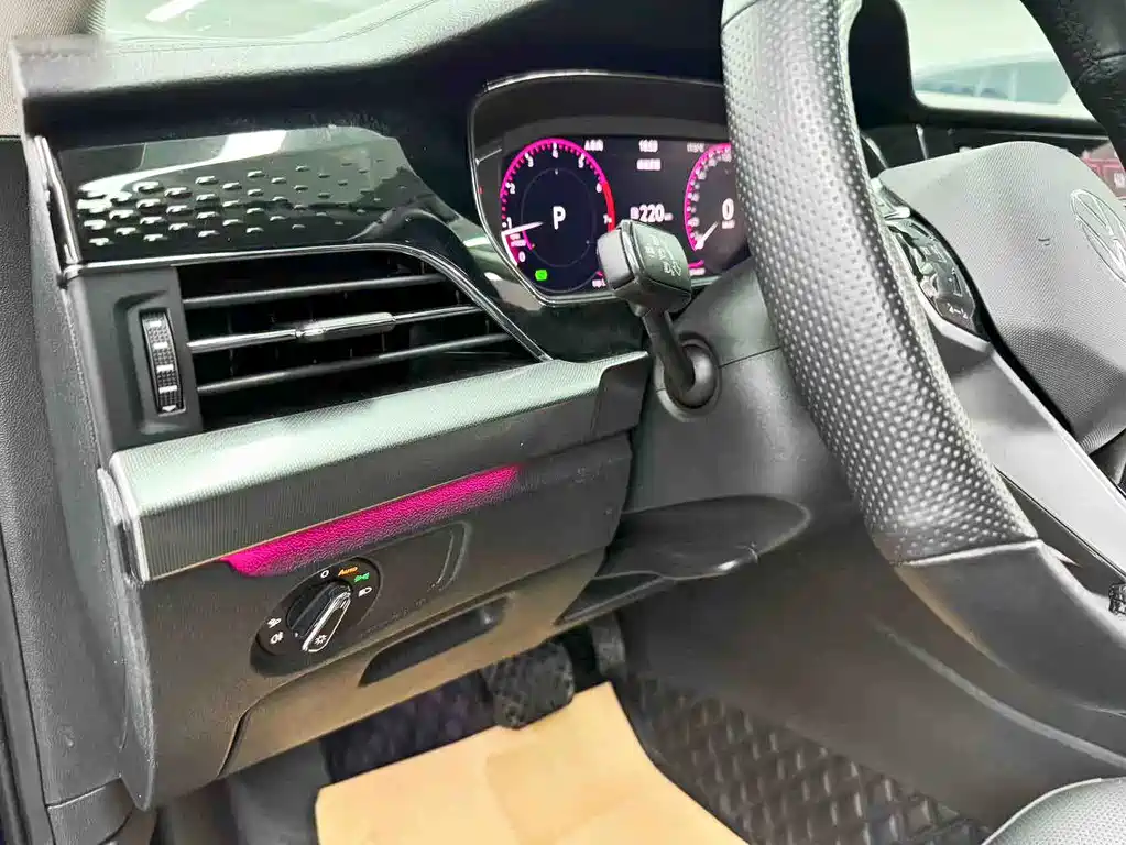 Volkswagen Passat 2023 330TSI Luxury