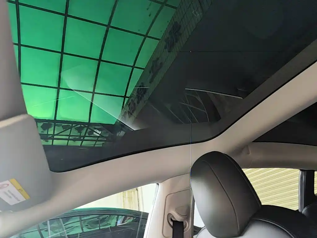 Tesla Model 3 — миниатюра 18
