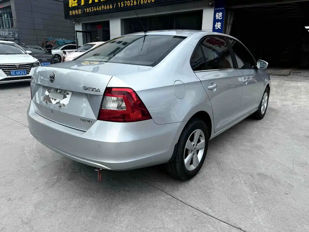 Skoda Rapid — миниатюра 6