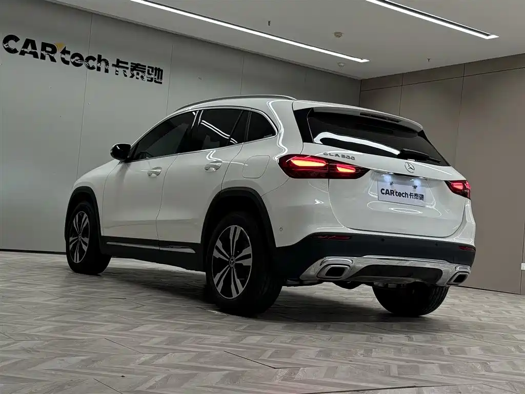 MERCEDES-BENZ GLA