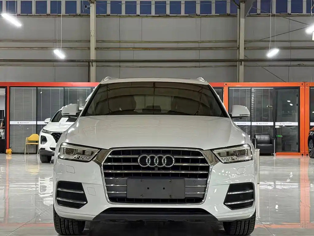 AUDI  Q3