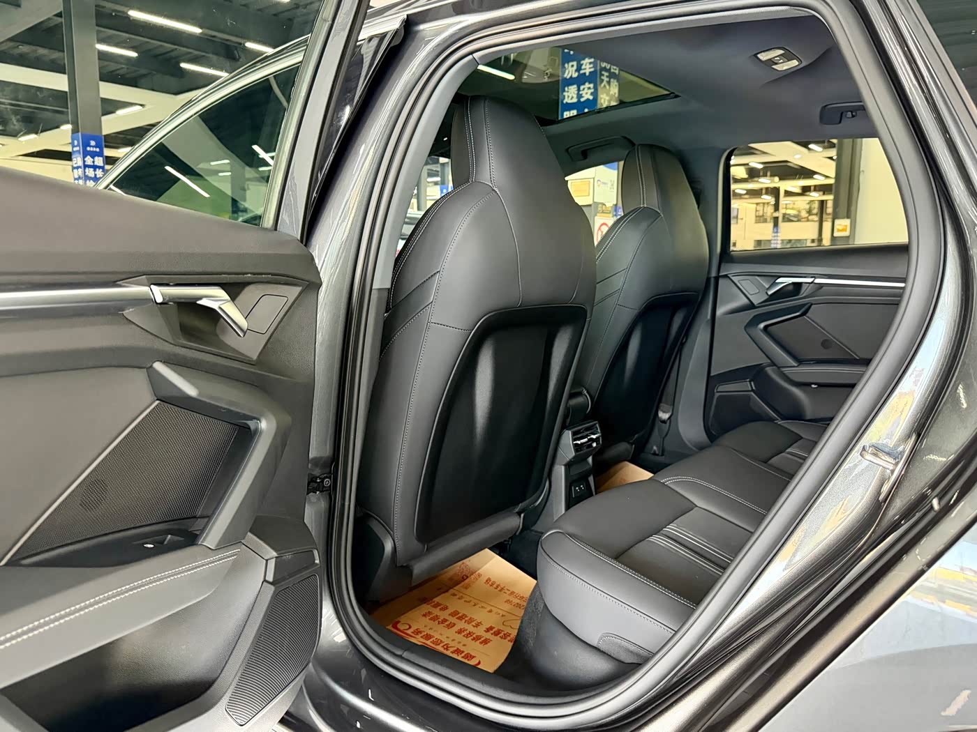 Audi A3 1.4 л 2023 г. Серебристо-серый, пробег 20000 км