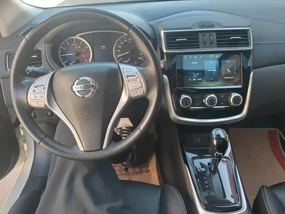 Nissan Tiida — миниатюра 12