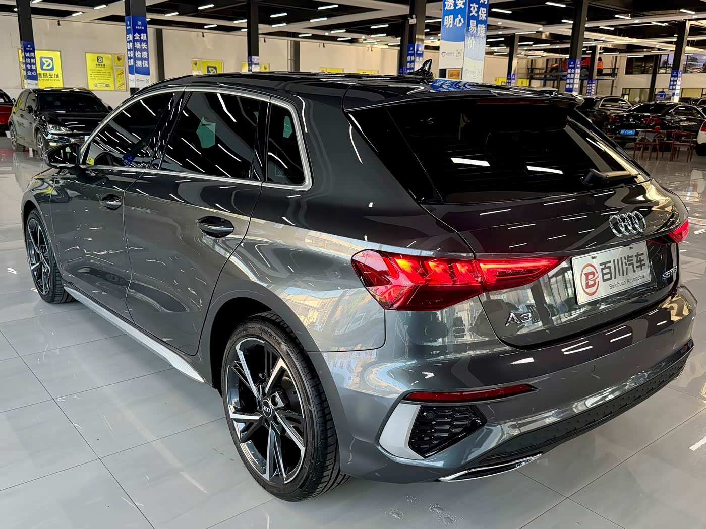 Audi A3 1.4 л 2023 г. Серебристо-серый, пробег 20000 км