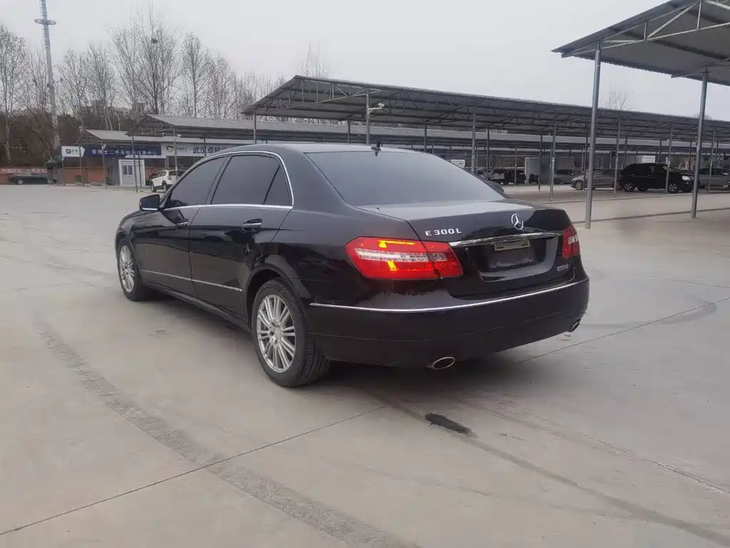 Mercedes-Benz E-Class — миниатюра 9
