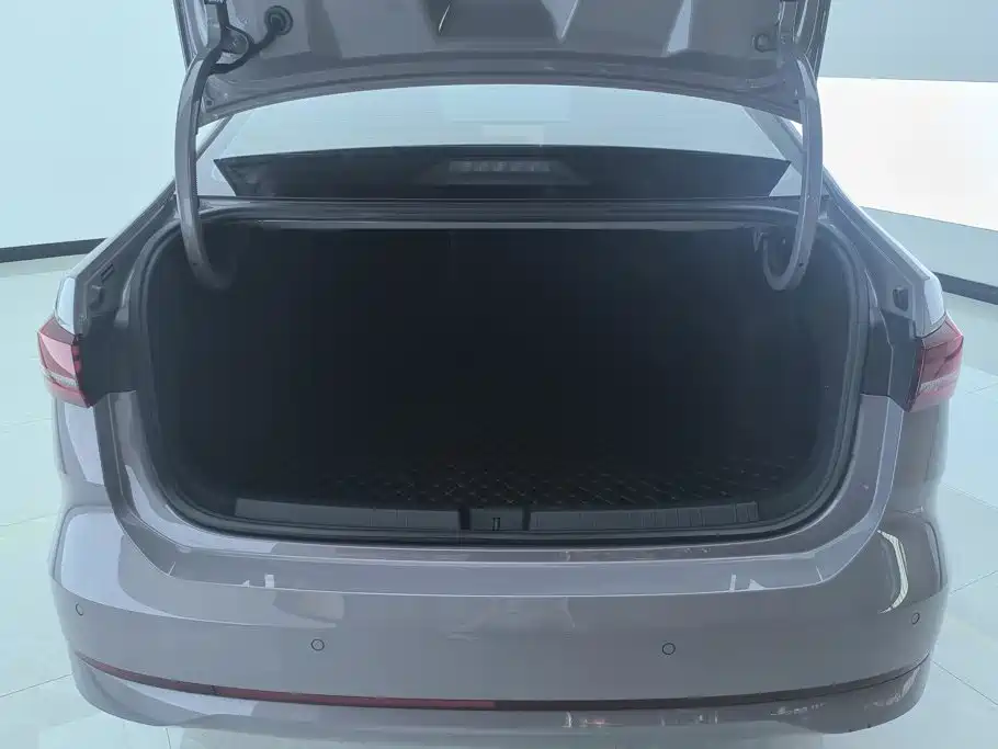 Volkswagen Lavida — миниатюра 4