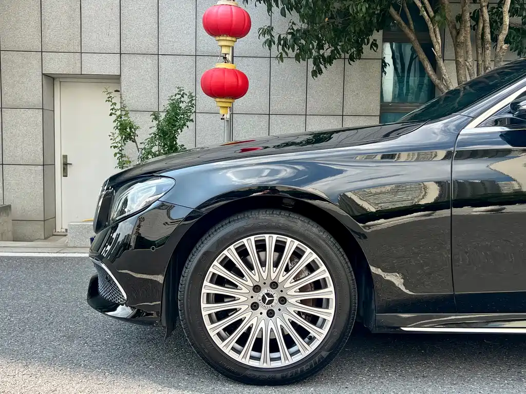Mercedes-Benz E-Class — миниатюра 6
