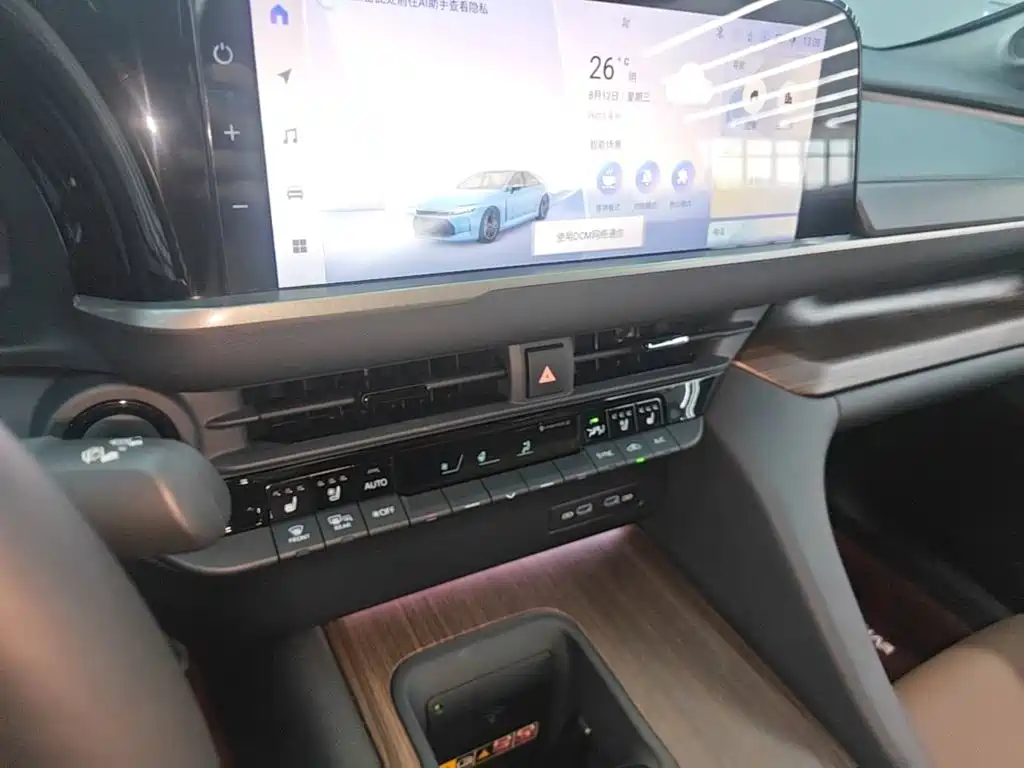 Toyota Crown (Import) — миниатюра 13