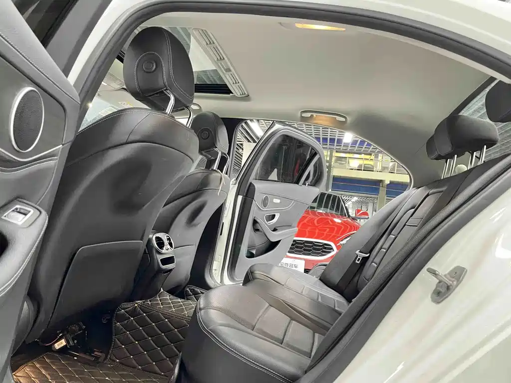 Mercedes-Benz C-Class — миниатюра 7