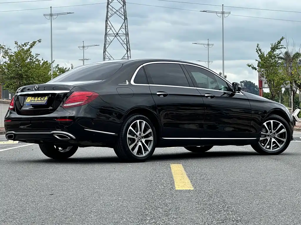 Mercedes-Benz E-Class — миниатюра 6
