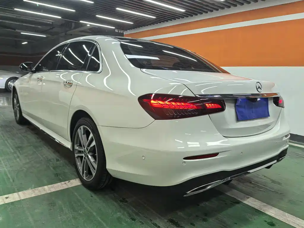 Mercedes-Benz E-Class — миниатюра 11