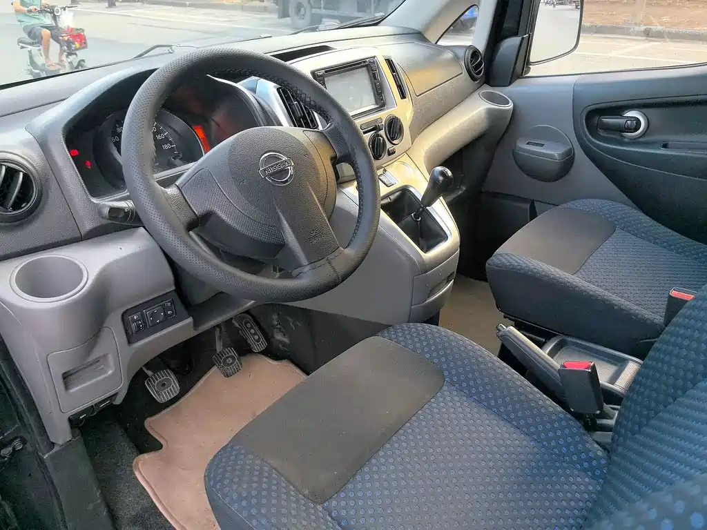 Nissan NV200 — миниатюра 15
