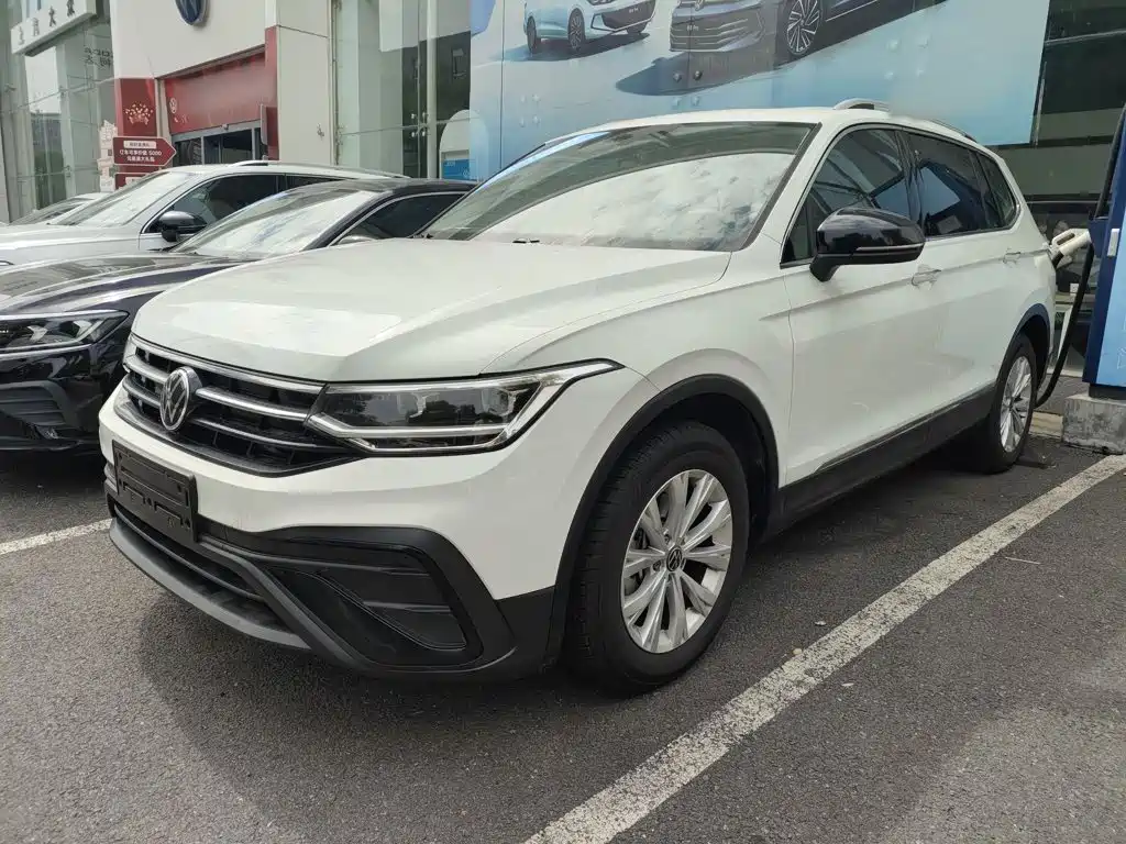 Volkswagen Tiguan L — миниатюра 2
