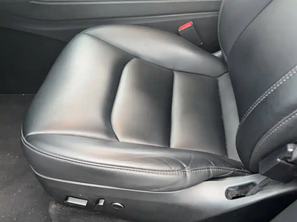 Tesla Model Y — миниатюра 7