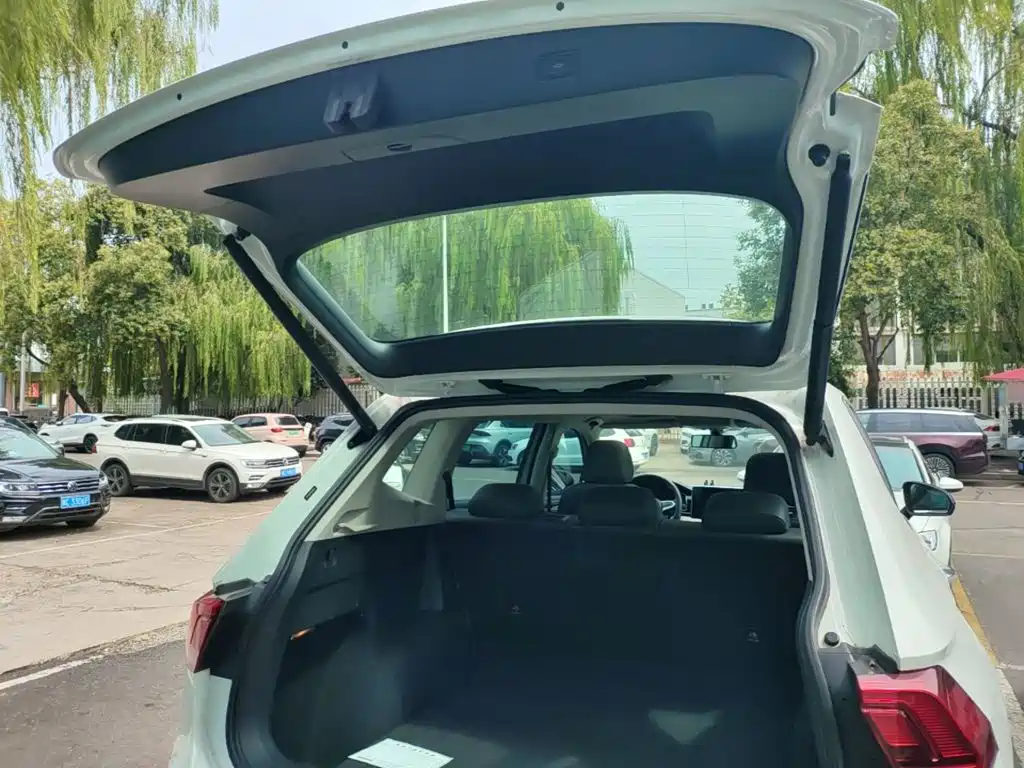 Volkswagen Tiguan L — миниатюра 19