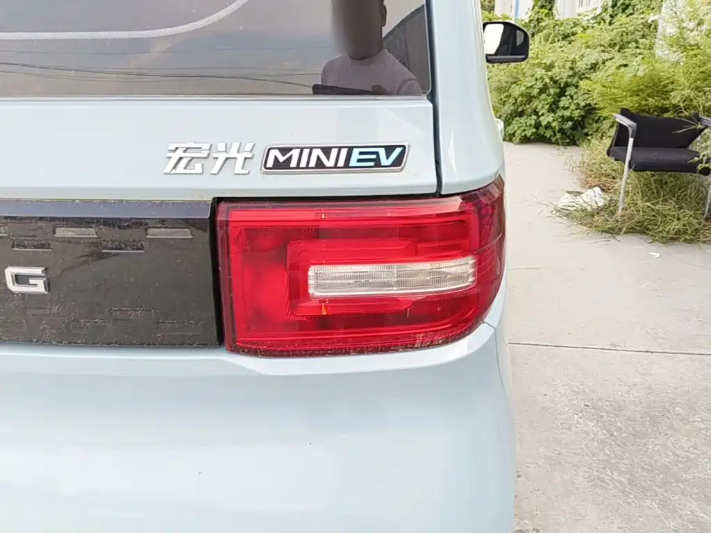Wuling MINIEV — миниатюра 8