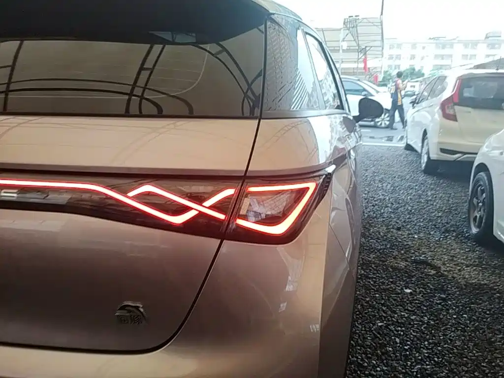 BYD Dolphin — миниатюра 8