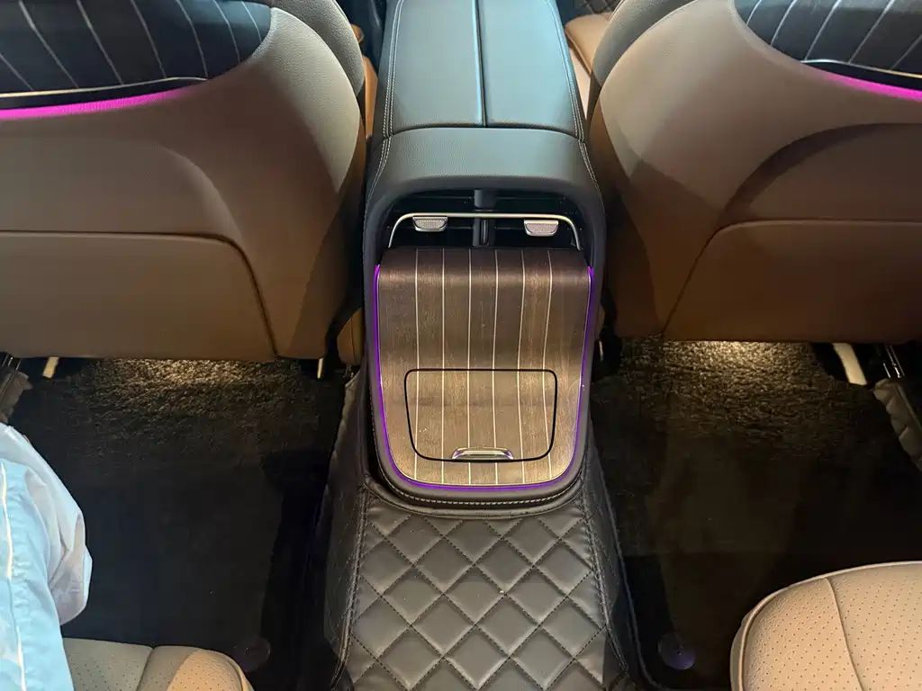 Mercedes-Benz E-Class — миниатюра 17