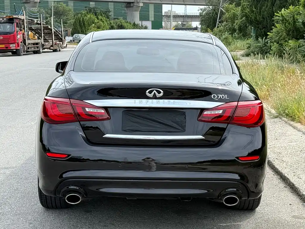 Infiniti Q70 — миниатюра 6