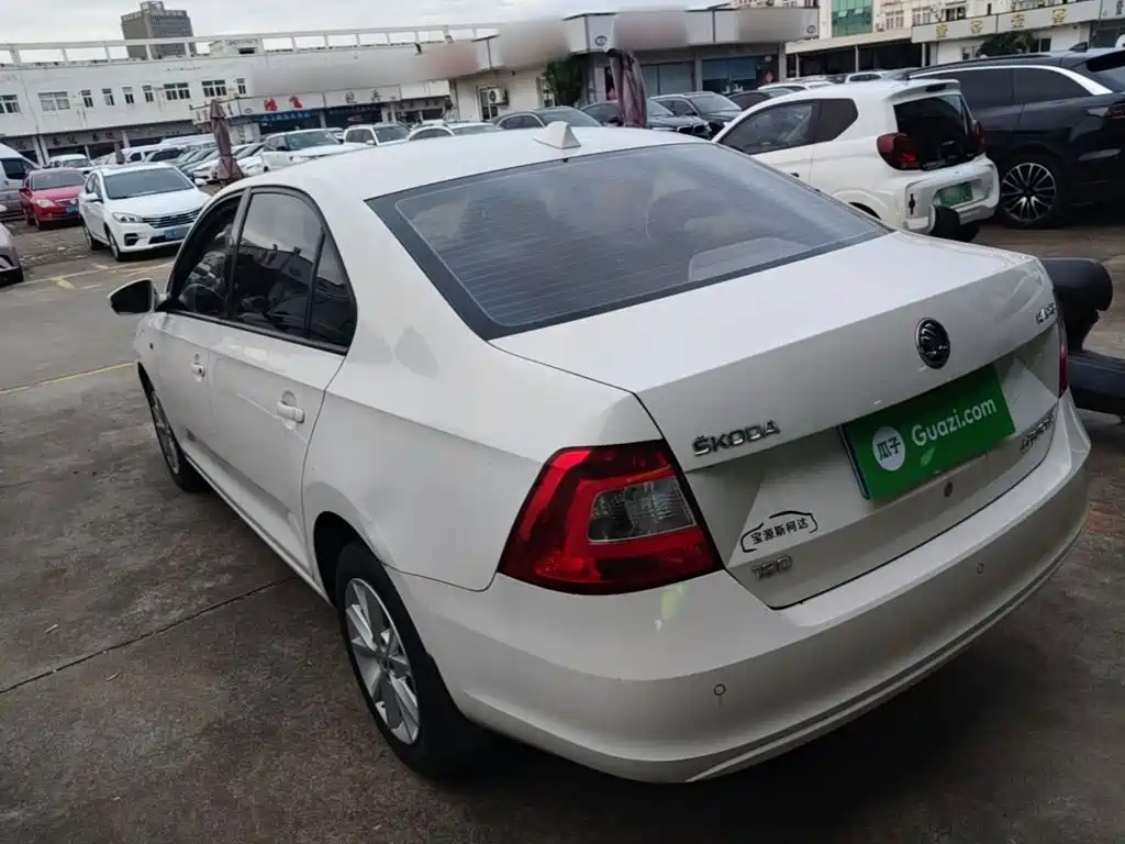 Skoda Rapid — миниатюра 5