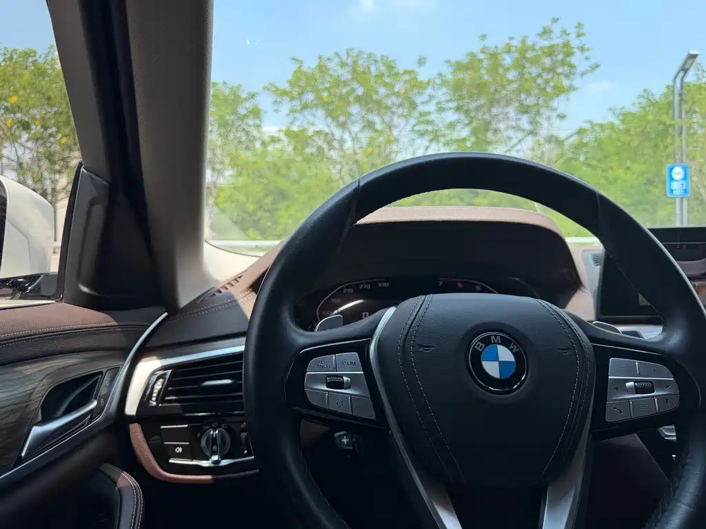 BMW 5 Series — миниатюра 14