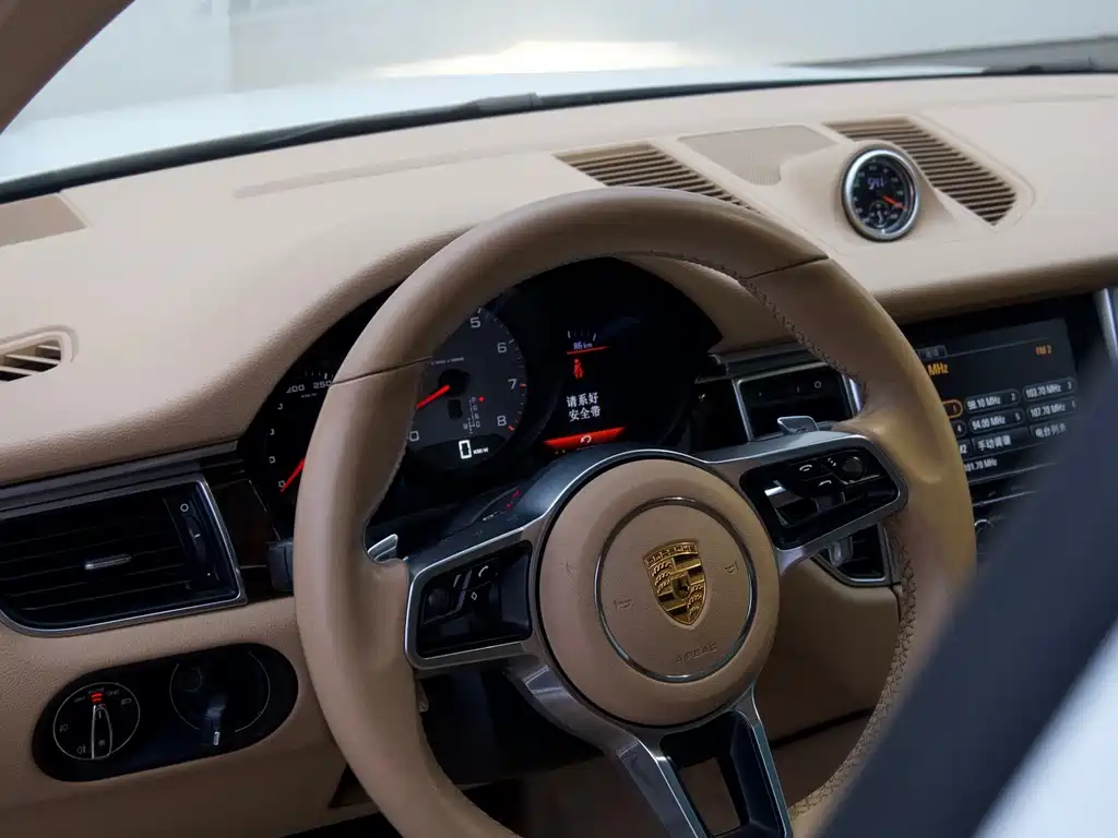 Porsche Macan — миниатюра 9