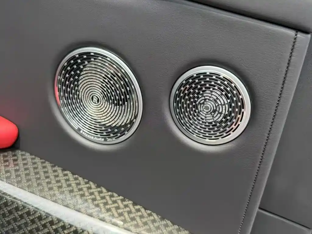 Rolls-Royce Cullinan — миниатюра 12