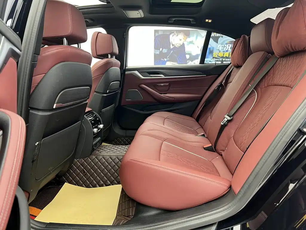 BMW 5 Series — миниатюра 10