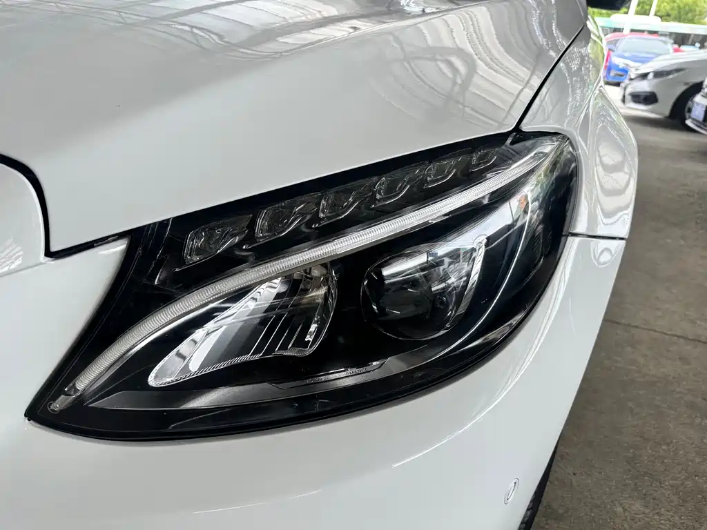 Mercedes-Benz C-Class — миниатюра 11