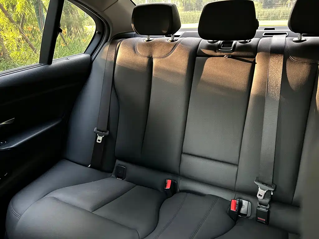 BMW 3 Series — миниатюра 17