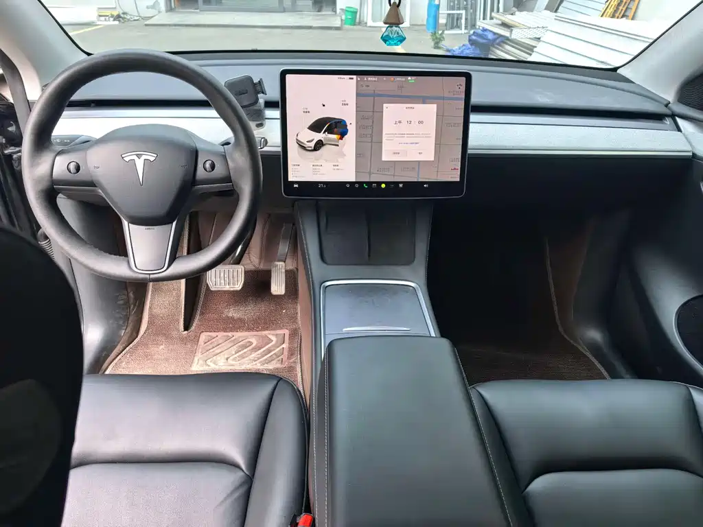 Tesla Model Y — миниатюра 6