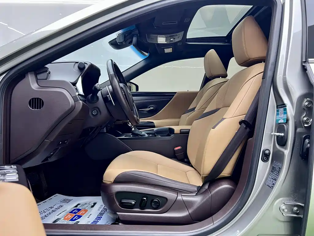 Lexus ES 2020 200