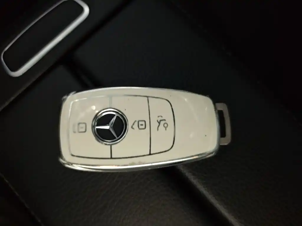 Mercedes-Benz GLB — миниатюра 12