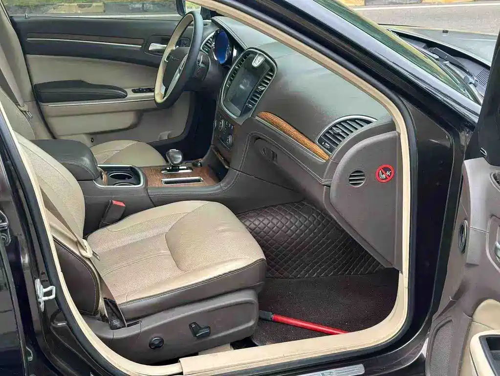 Chrysler 300C — миниатюра 5